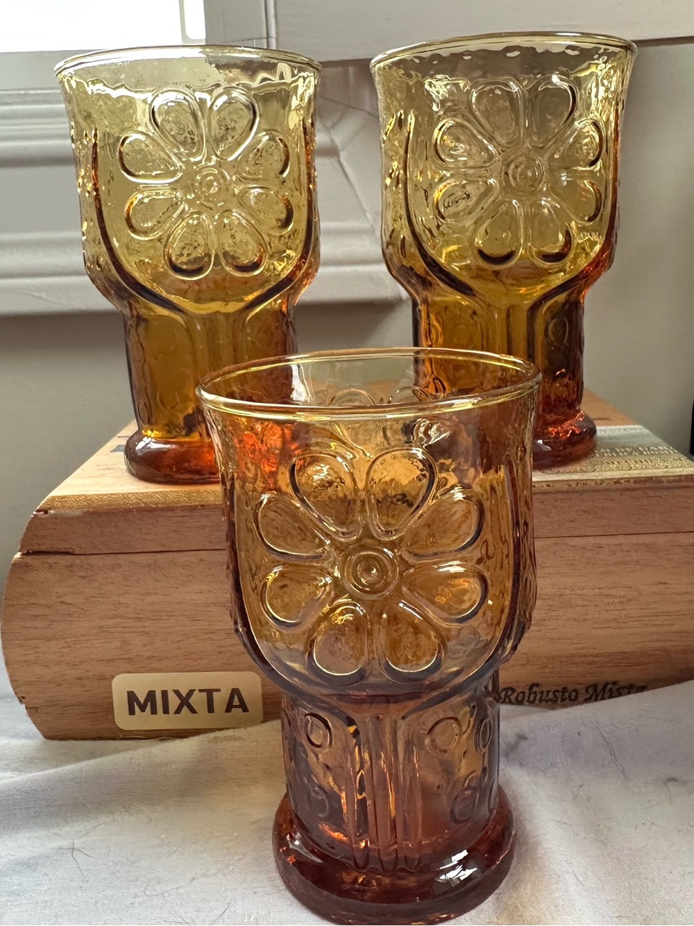 Vintage Libbey Country Garden Daisy Amber Glass Footed Tumblers